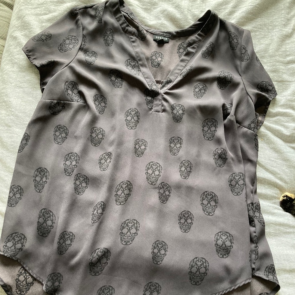 Torrid skull top